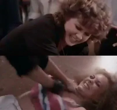 Briga de garotas, ela é forçada a monstra os peitos!