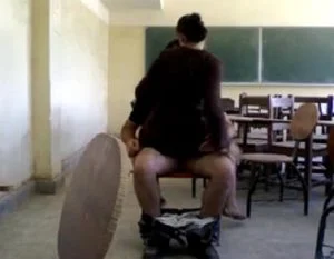 Professora fodendo com aluno na sala de aula