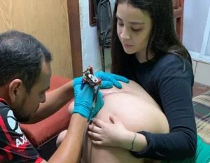 Tatuagem no meio do CU