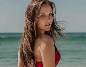 Larissa Manoela pagou petinho na live - sexo maluco