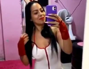 Jhenis Kut Kut sem calcinha em live no instagram - sexo maluco