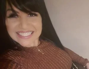 Nicole Carioca morena deliciosa peladinha se exibindoNicole Carioca morena deliciosa peladinha se exibindo