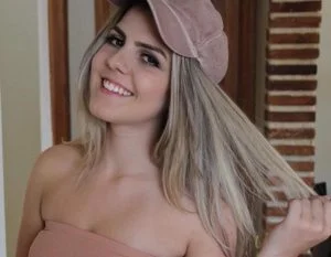 Grazi Mourão semi nua rebolando no instagram - Sexo Maluco