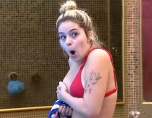 BBB21: Viih Tube mostrou o peito com Piercing