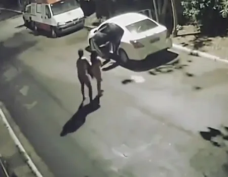 Casal transando no carro e são assaltados na rua