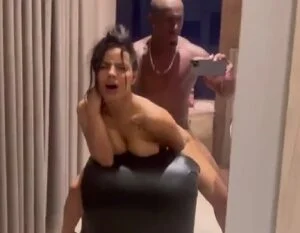 Karen Oliver sexo anal de quatro com negão