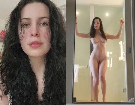 Apenas uma garota dançando nua para animar seu dia